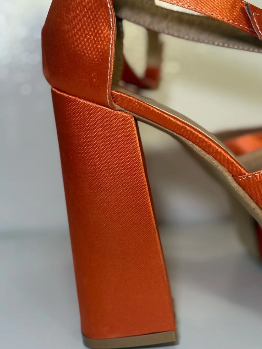 NWOT ! Orange Satin Platform Block Heel Sandals Size 9 Party Cocktail